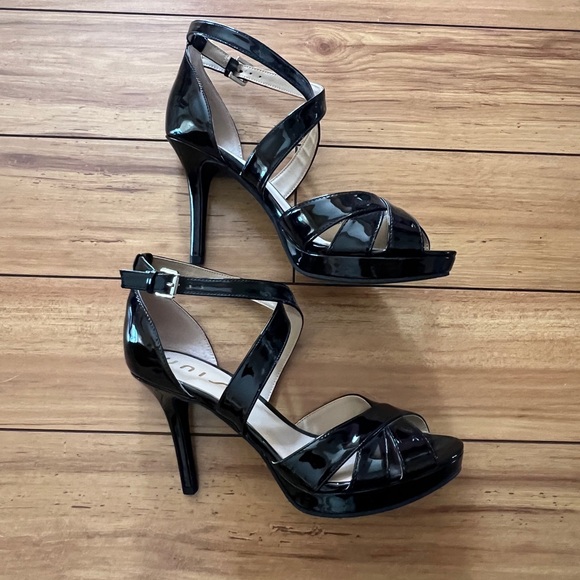NWOT 🖤 black sandal heels (unisa brand) - Picture 1 of 4